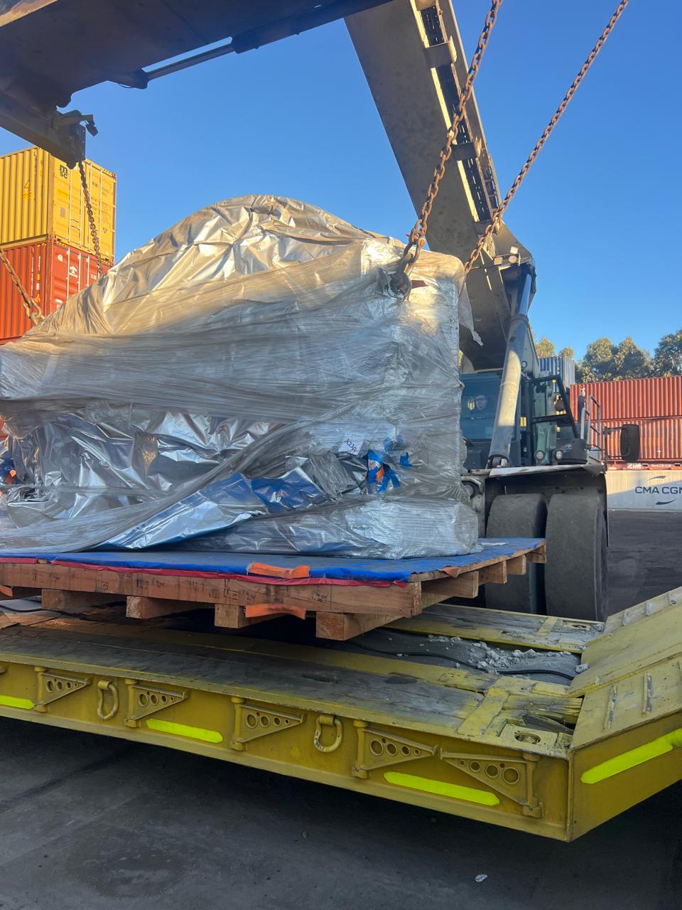 Operación de desconsolidado e inspección de carga